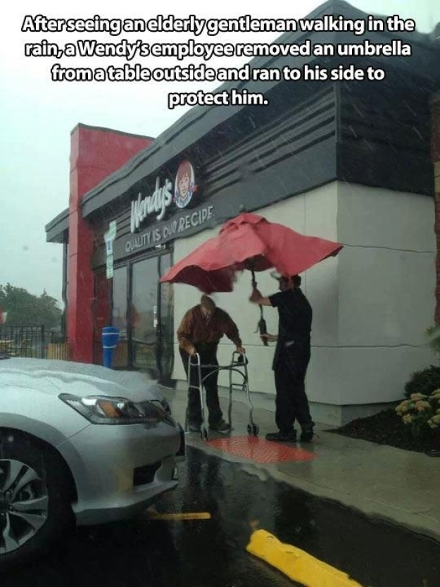 Pictures That Will Restore Your Faith In Humanity - 2. And this one of an employee going out of his way to help.